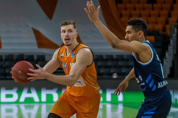 的顽强防守 的顽强防守