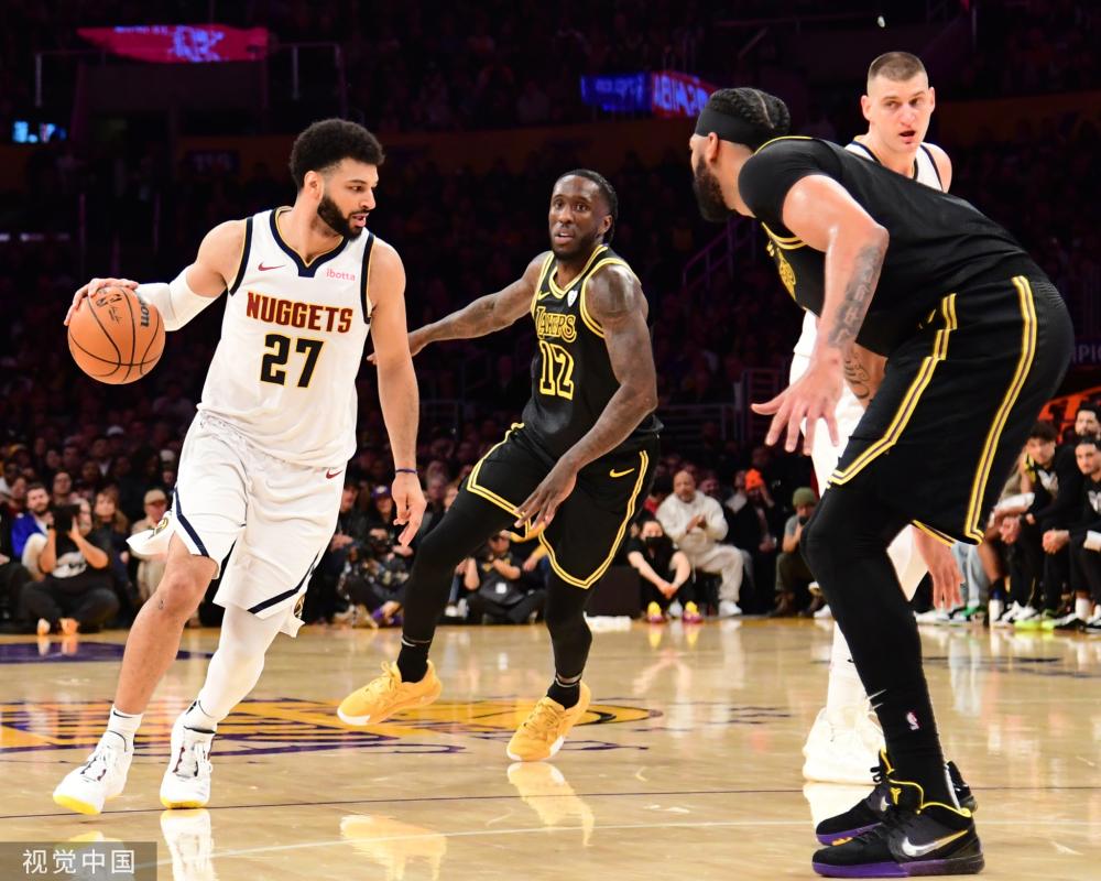 现代足球中 现代足球中